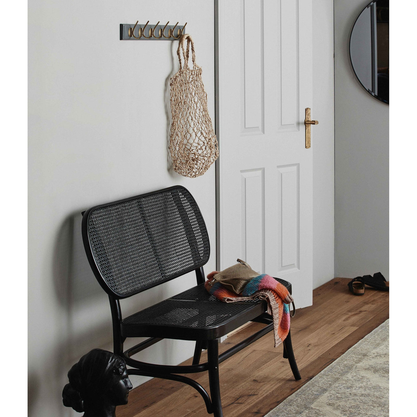 EDGY knagerække i tre med 6 brass knager - 60 cm - grå Nordal COAT RACKS