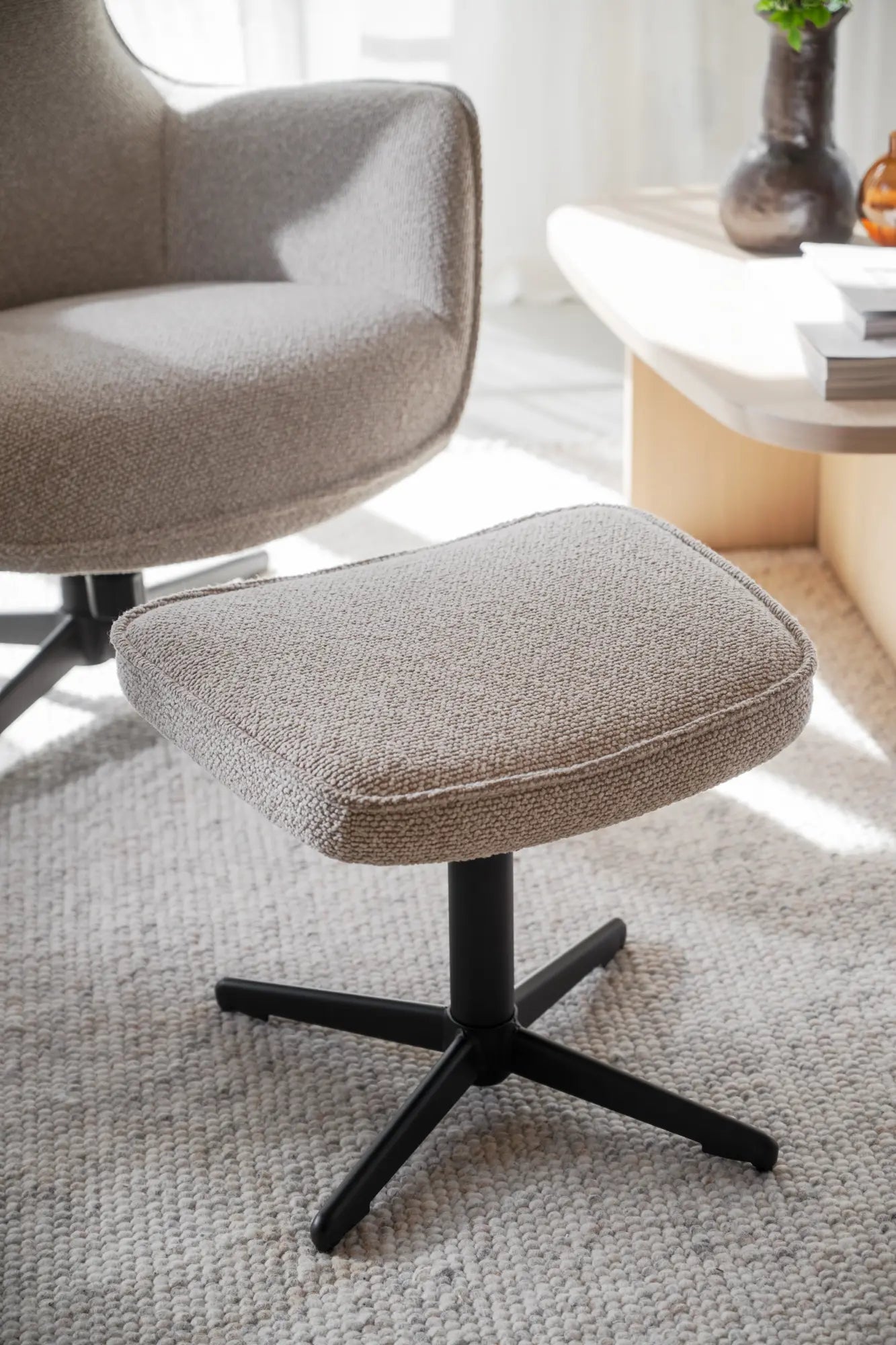 Jenkins lenestol med pall Rowico Lenestol