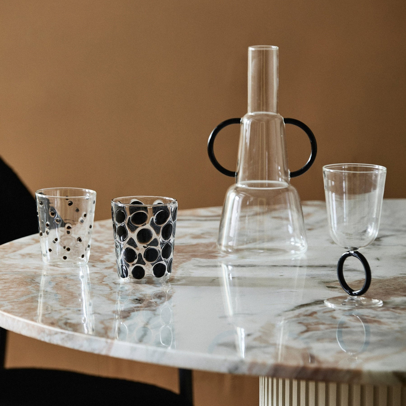 APIUM-kanne - klar/sort Nordal GLASS/JUGS