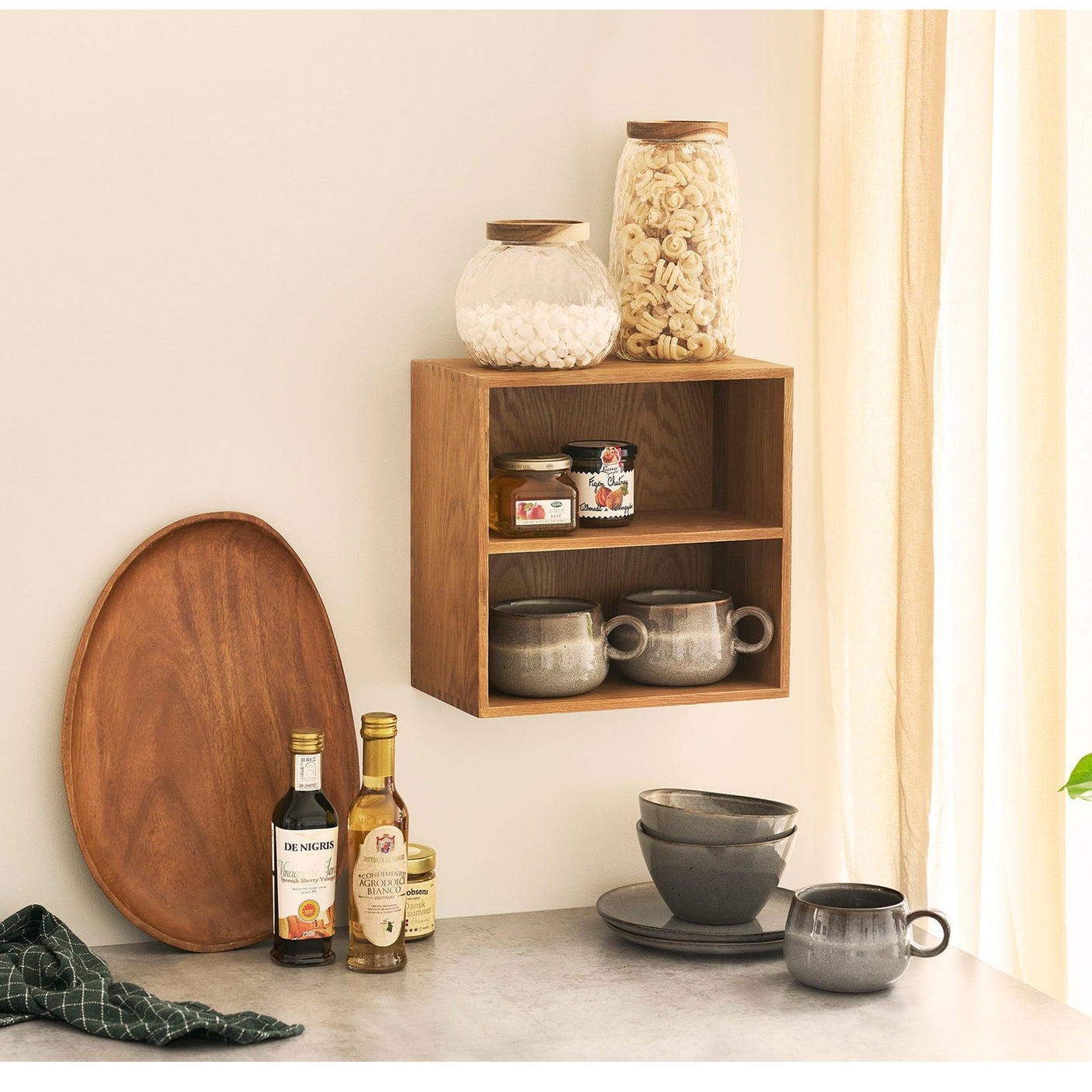 Townsville vegghylle med vertikale rom House Nordic Varetype