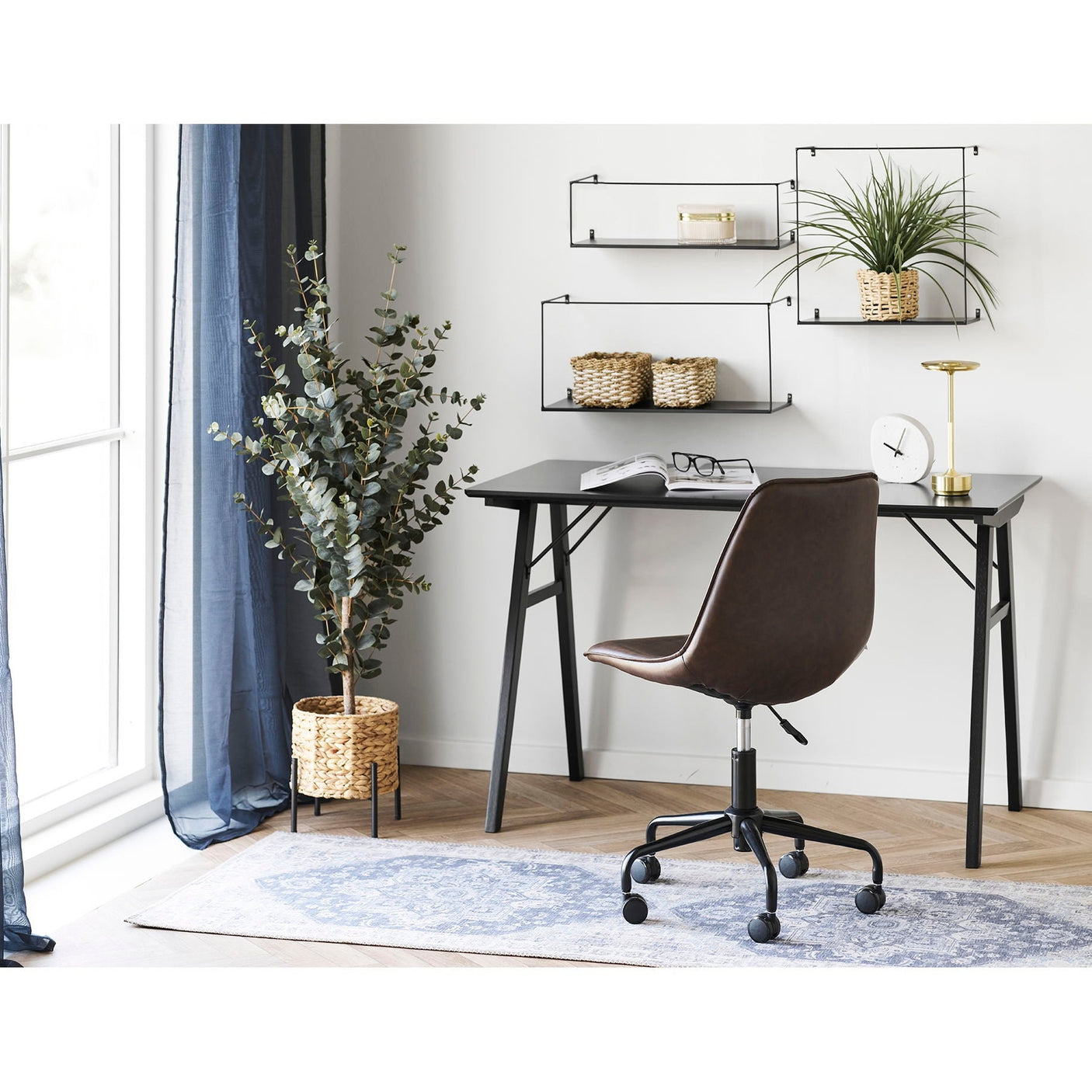 Ulmo vegghylle House Nordic Hylle