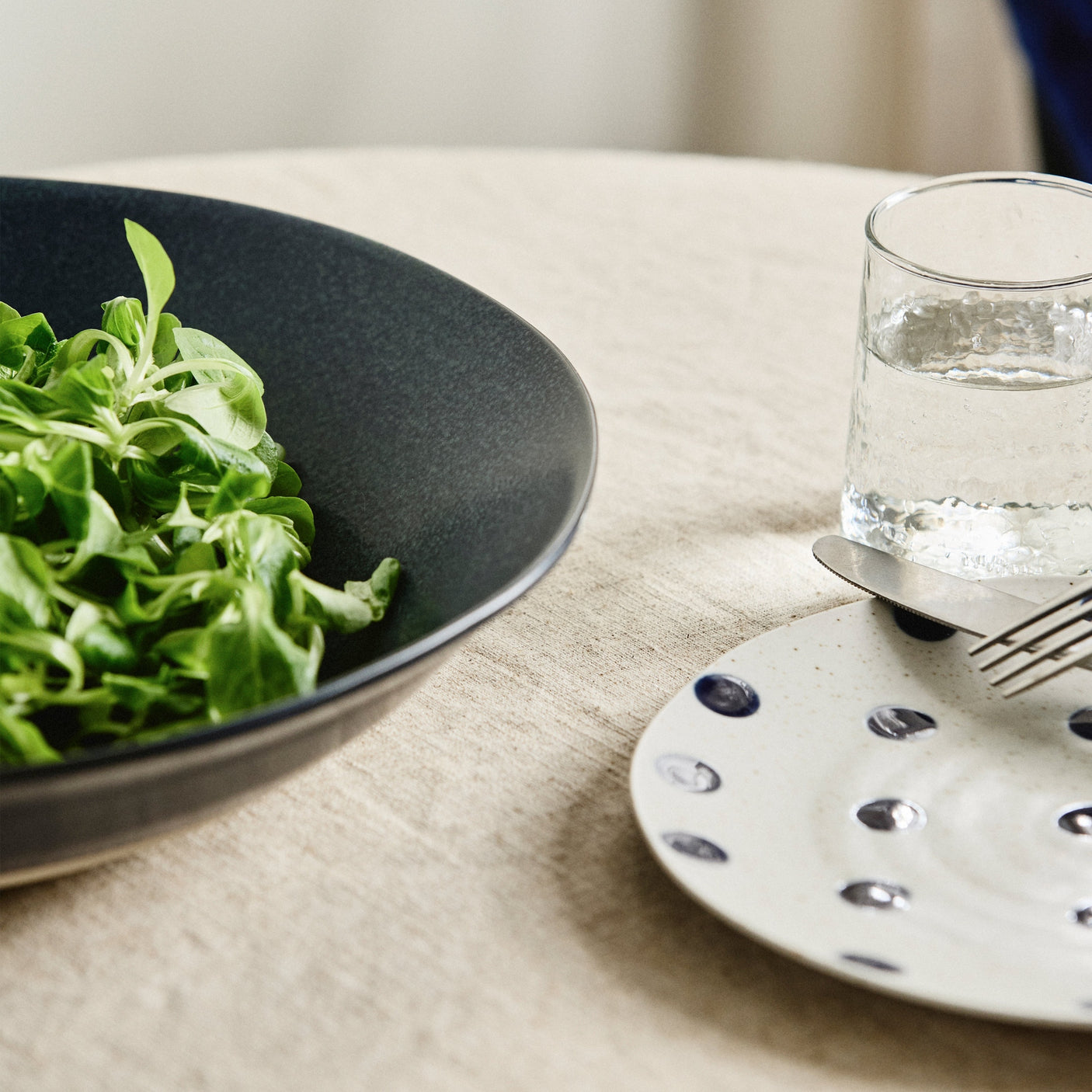 GRAINY salatkål i keramikk - ø34 cm - mørkblå Nordal TABLEWARE