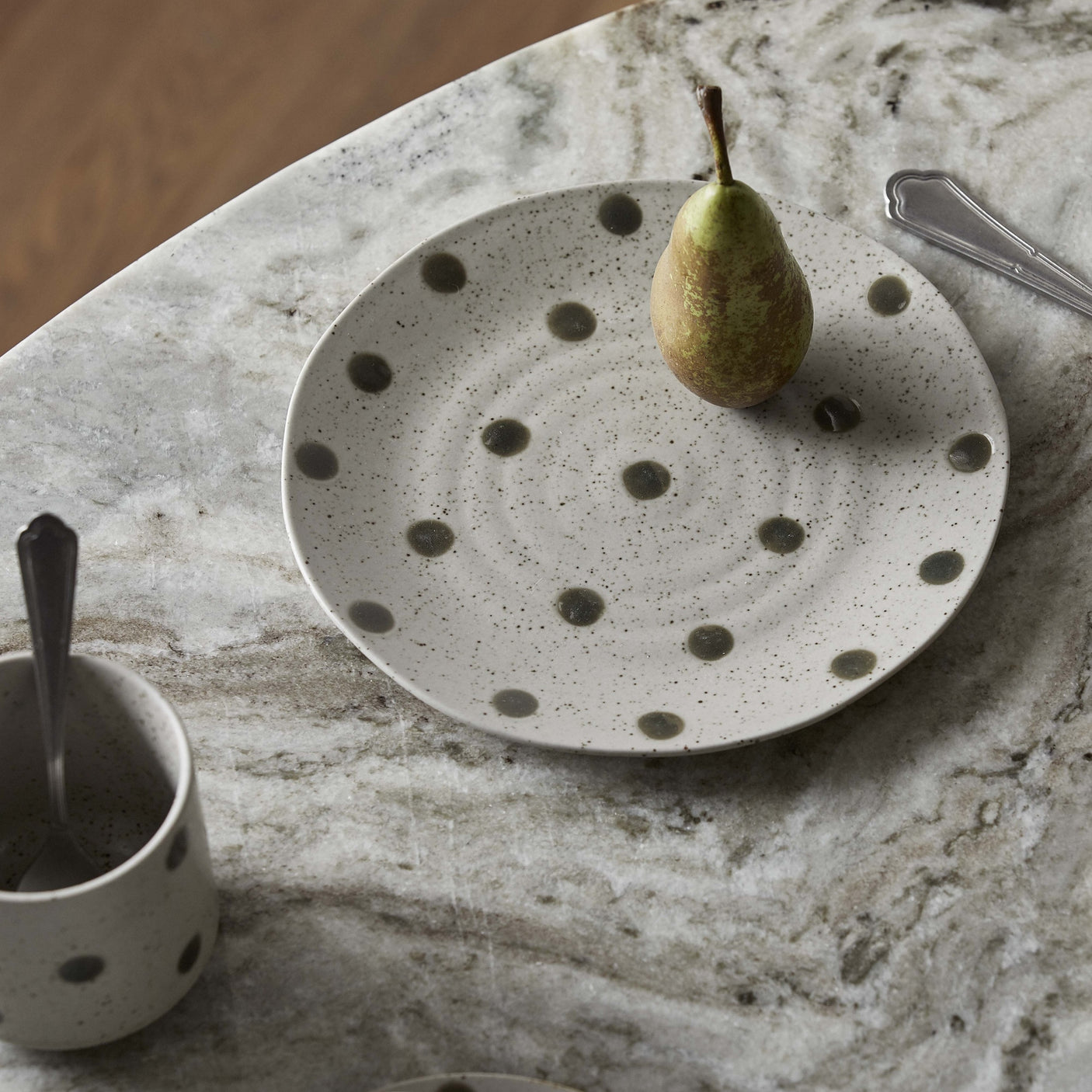 GRAINY Lunsjplaten i keramikk - ø21 cm - sand/grønn Nordal TABLEWARE