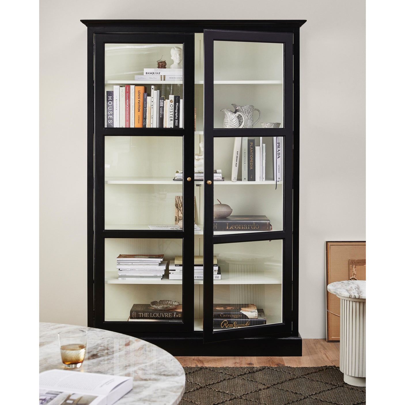 CLASSIC vitrine i tre - 212x142 - svart/hvitt Nordal CABINETS