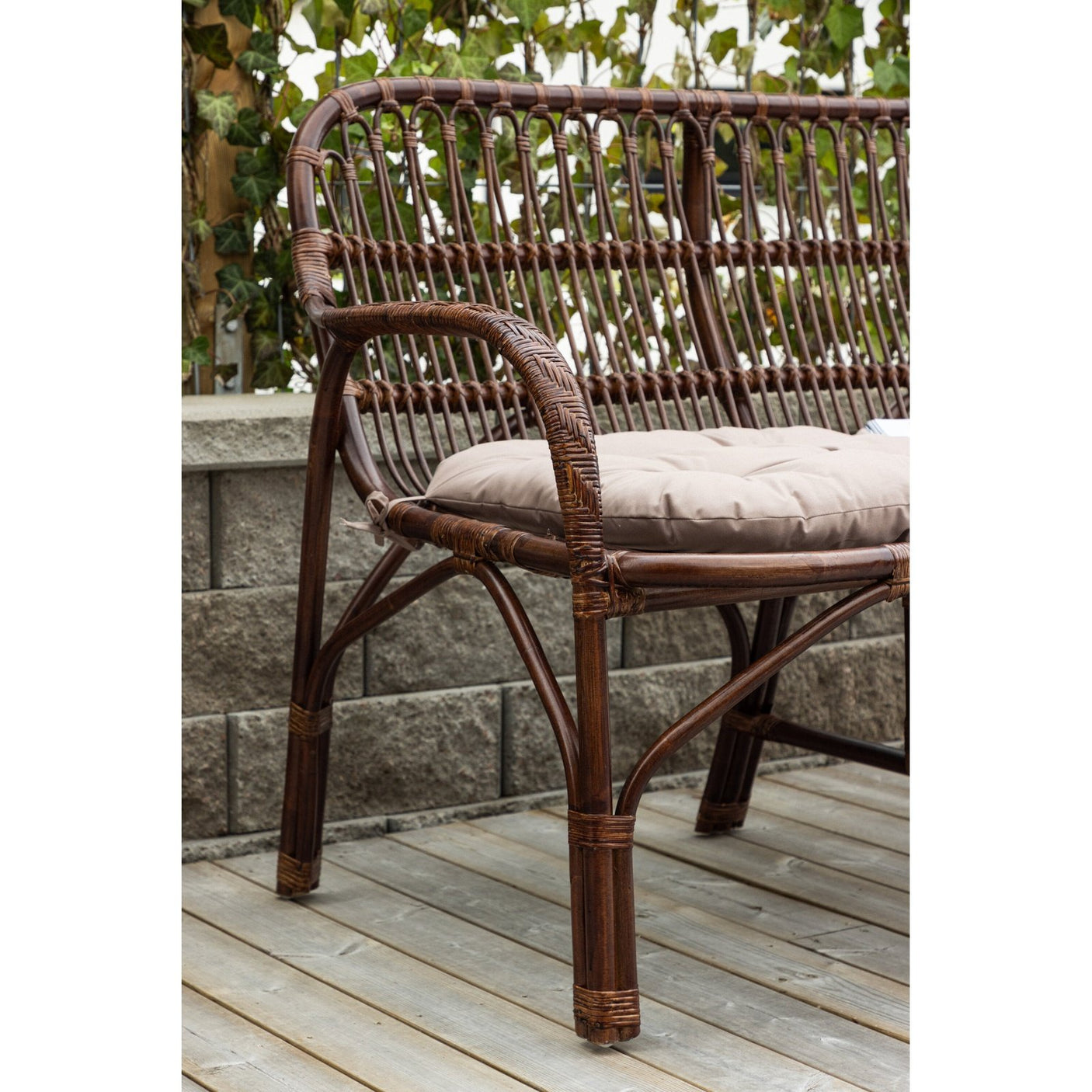 Nella hagestol Venture Design Sofa