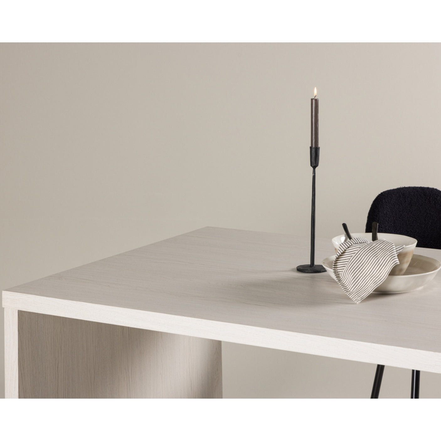 Mika Dining Table Venture Design Spisebord