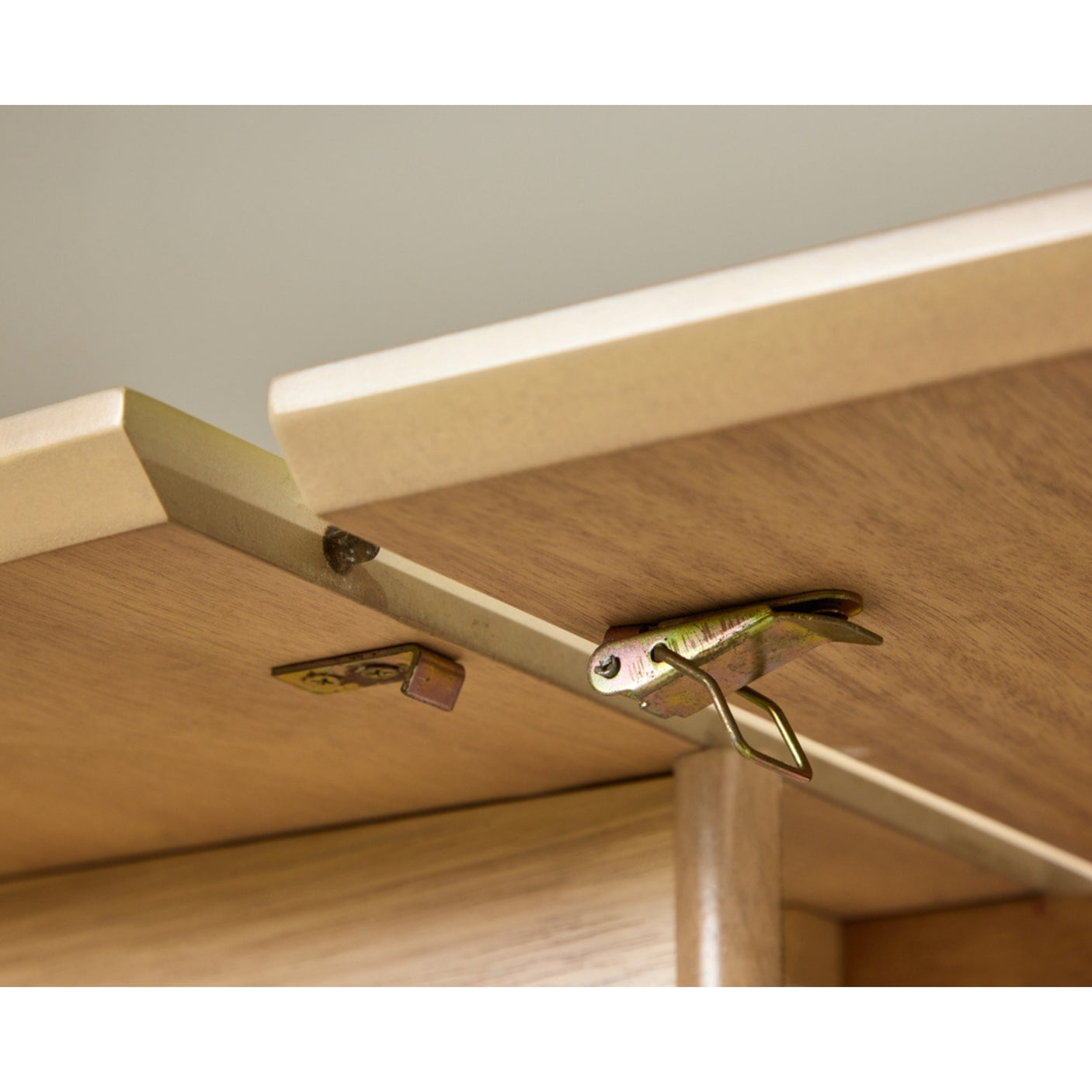 Gilda Round Dining Table Venture Design Spisebord