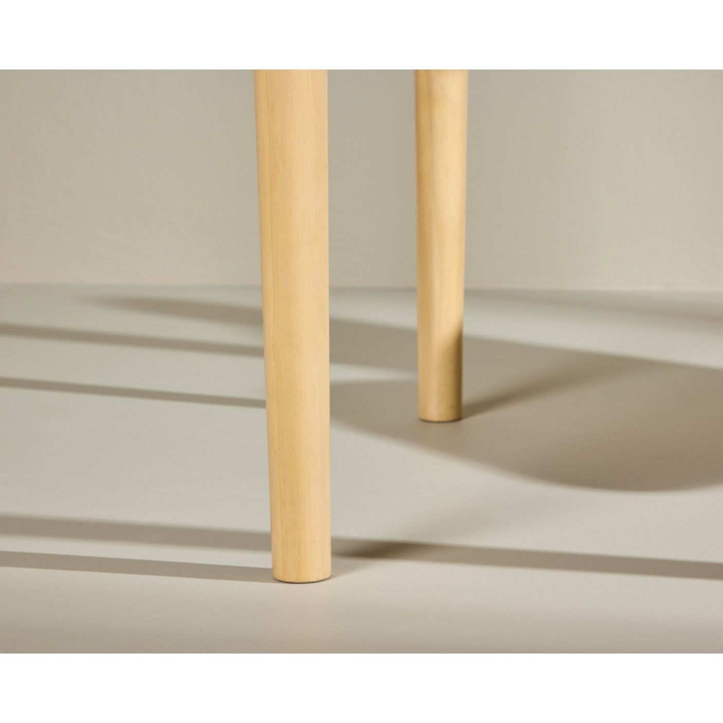 Gilda Round Dining Table Venture Design Spisebord
