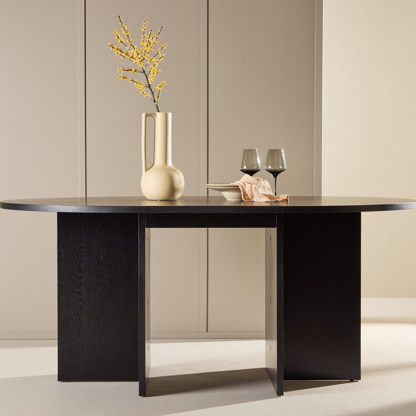 Strada - Spisebord Venture Design Spisebord