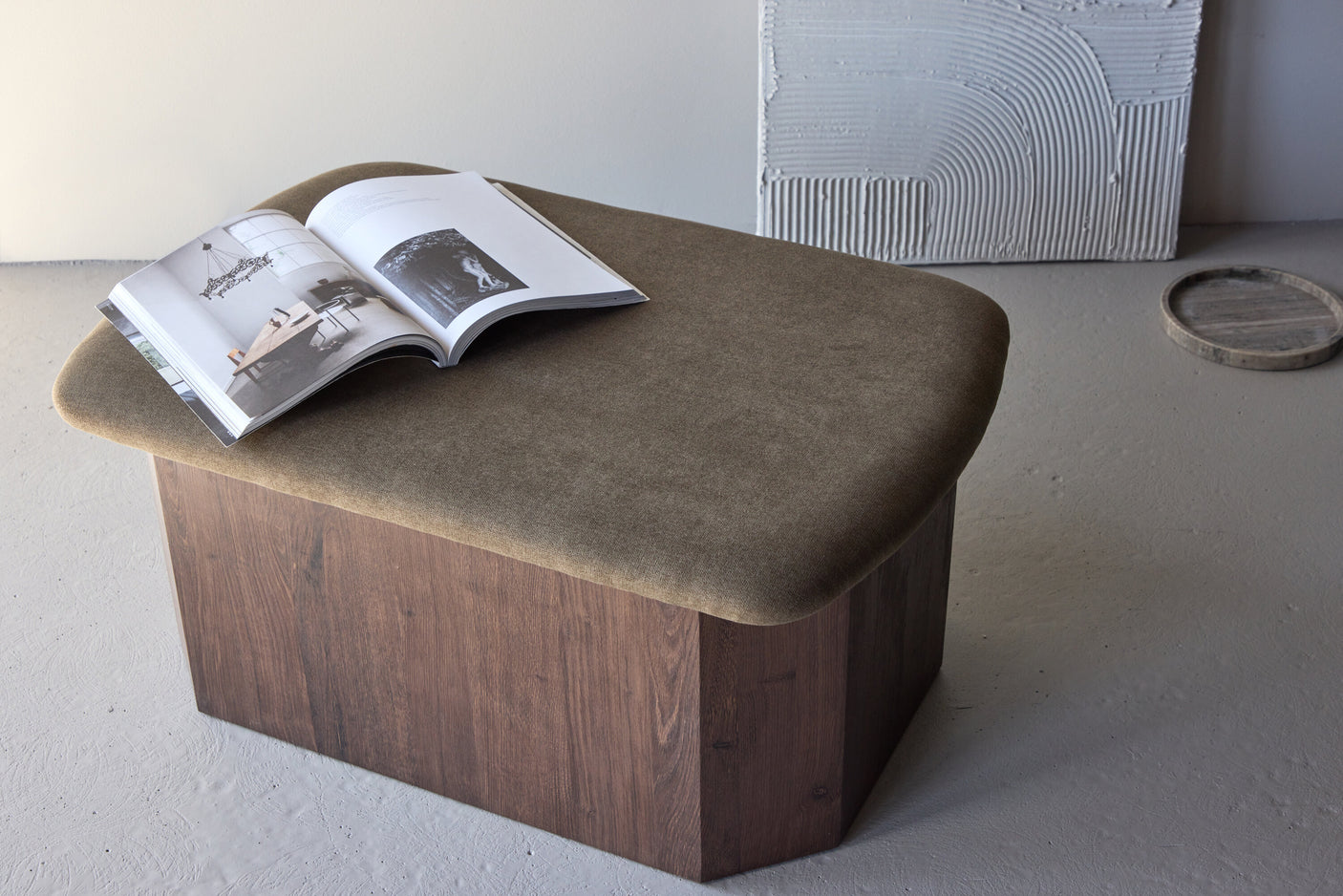 Todd Ottoman. Bare svare uten noen forklaring Venture Design Ottoman - Puff