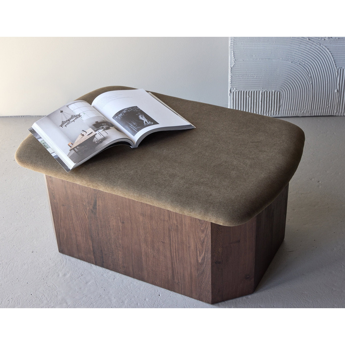 Todd Ottoman. Bare svare uten noen forklaring Venture Design Ottoman - Puff