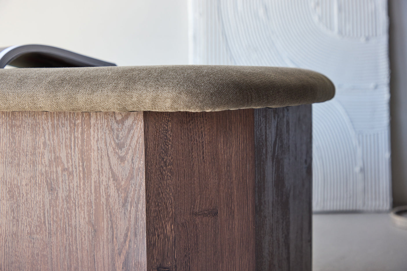 Todd Ottoman. Bare svare uten noen forklaring Venture Design Ottoman - Puff