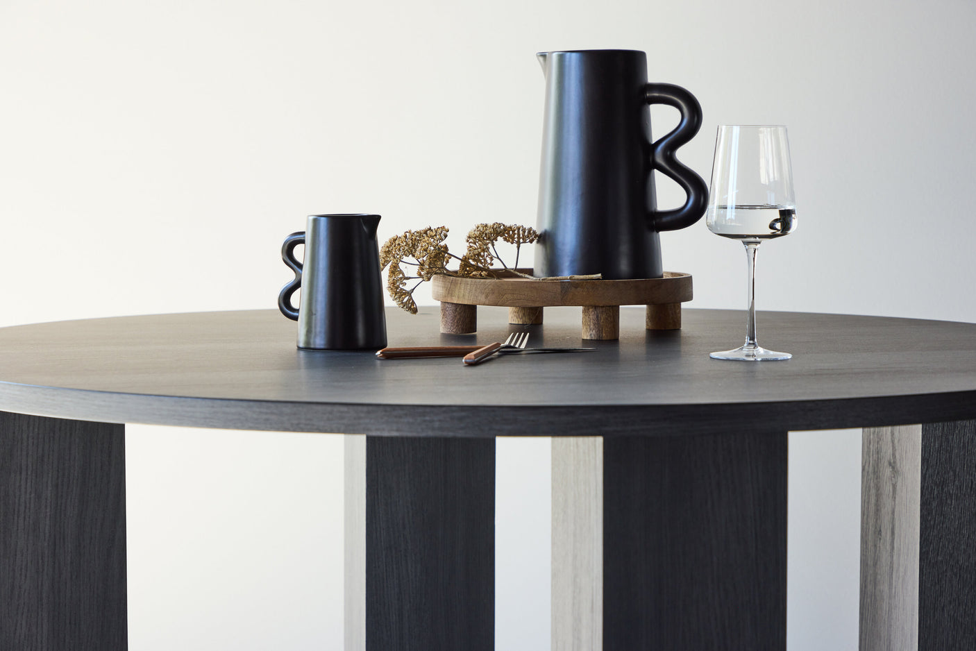 Juno Rundt Spisebord Venture Design Rundt spisestuebord