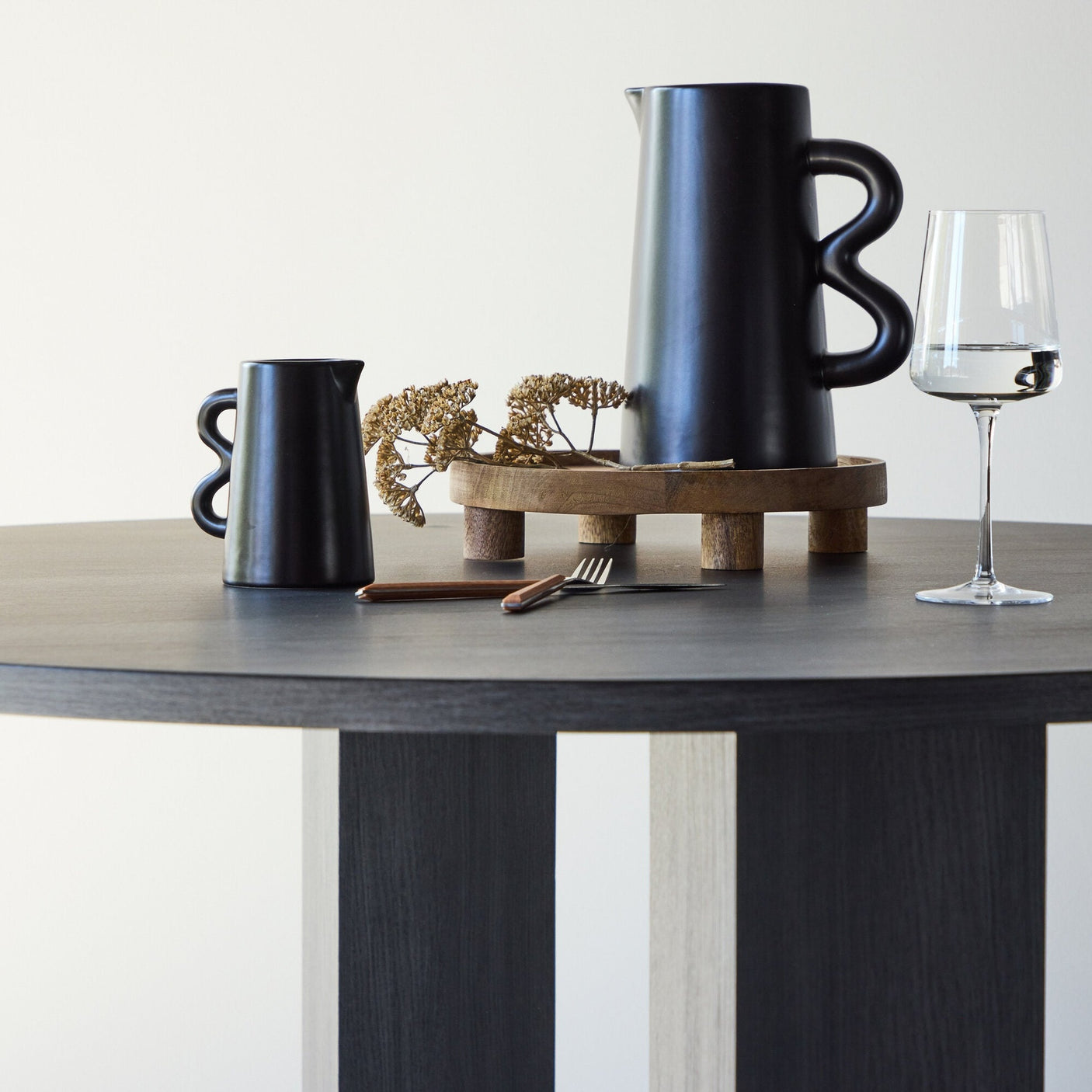 Juno Rundt Spisebord Venture Design Rundt spisestuebord