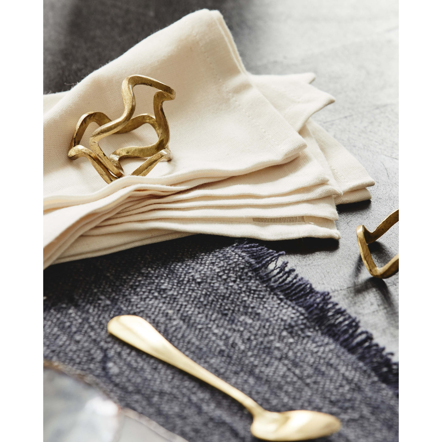 SKYE serviettring - 1 stk - ø4,4 cm - gull finish Nordal DECO ITEMS