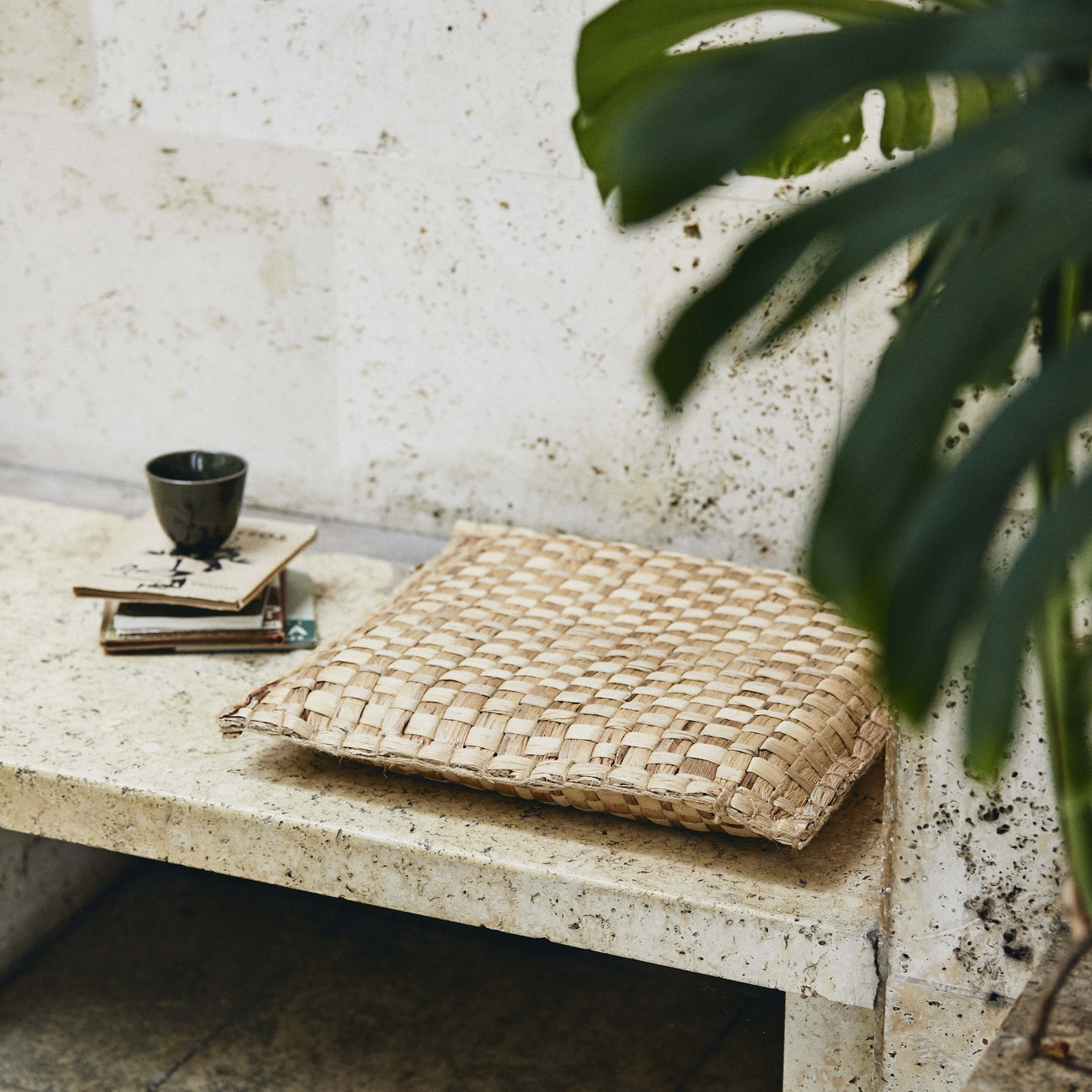 DEKKER gulvpuss i flet Nordal DECO ITEMS