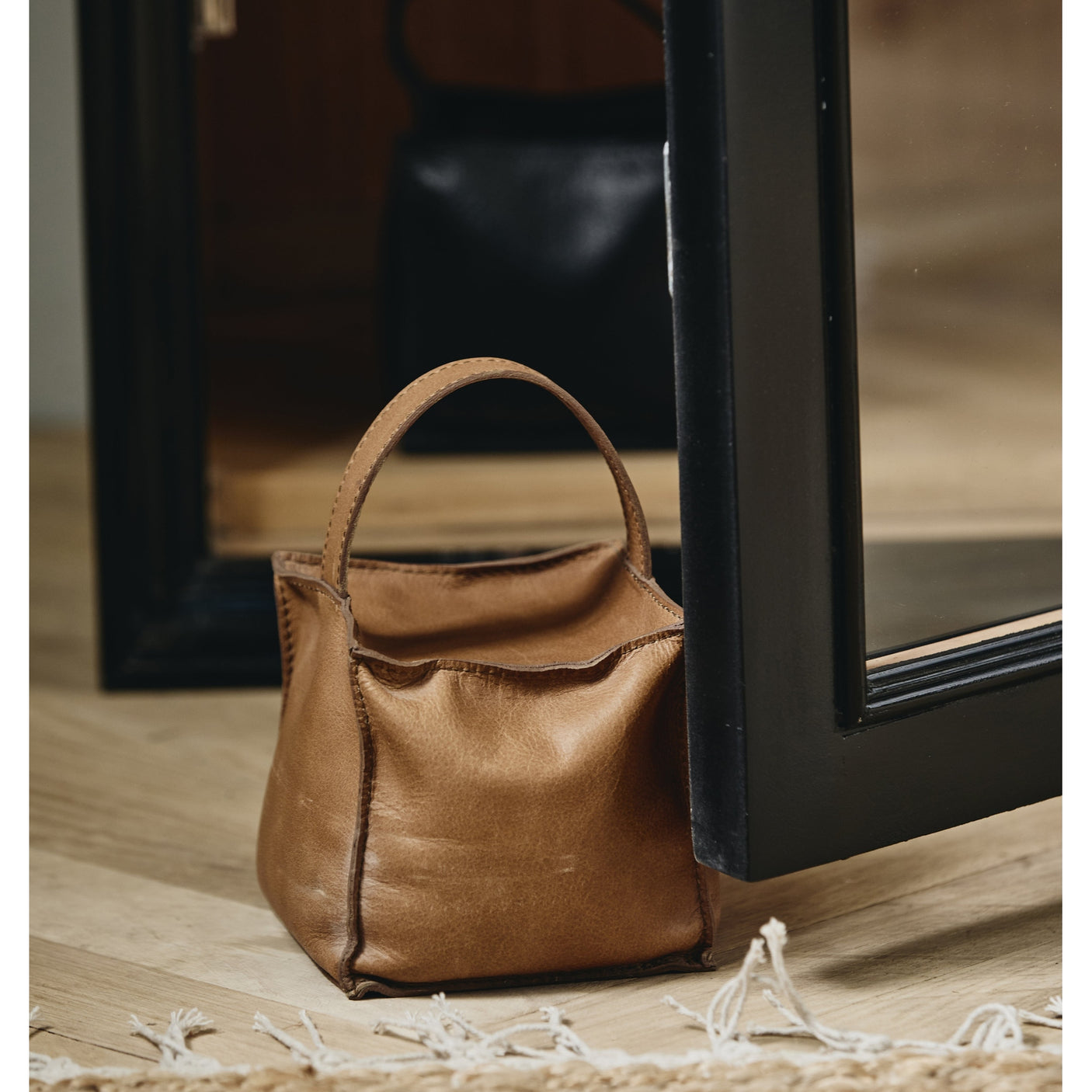 COOK dørstopper i skinn med hank - 12x12 cm - brun Nordal DECO ITEMS