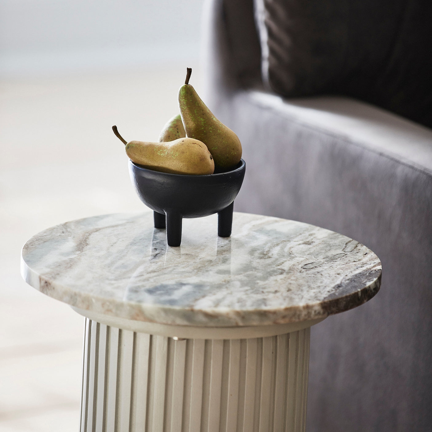 ERIE rundt sidebord i tre og marmor - ø40 cm - råhvit, brun, beige Nordal TABLES