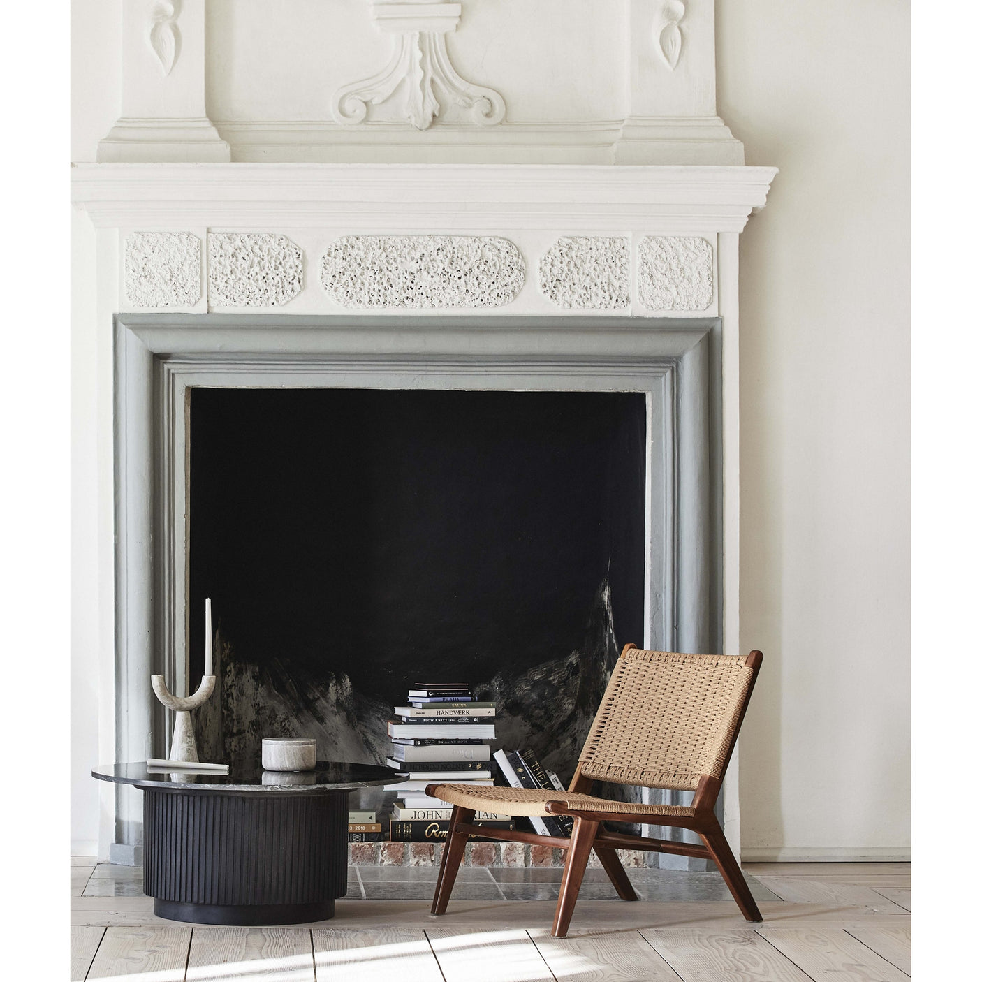 ERIE rundt sofabord i tre og marmor - ø90 cm - sort Nordal TABLES