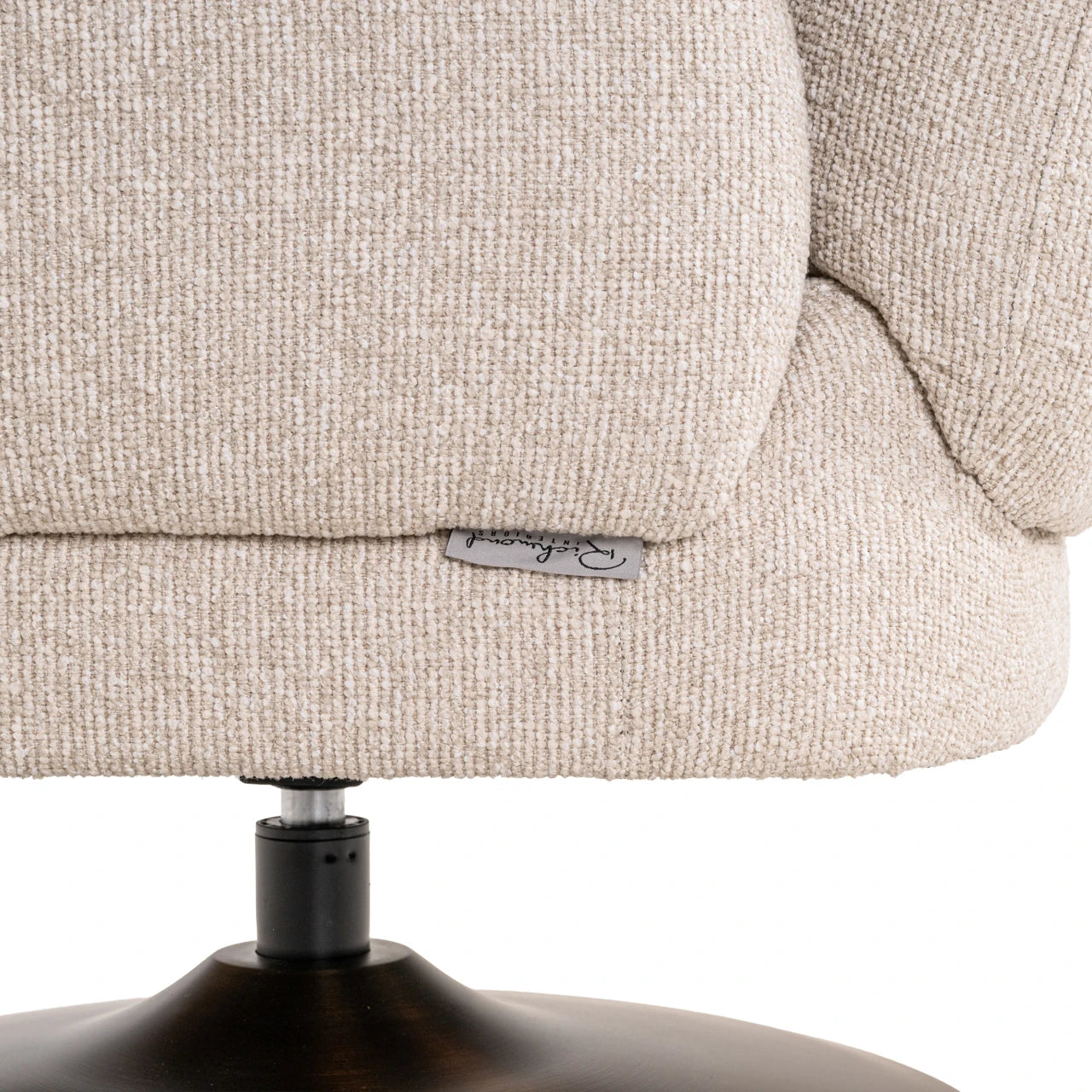 Lounge chair Kagney biscotti svingbar Richmond Interiors Lenestol