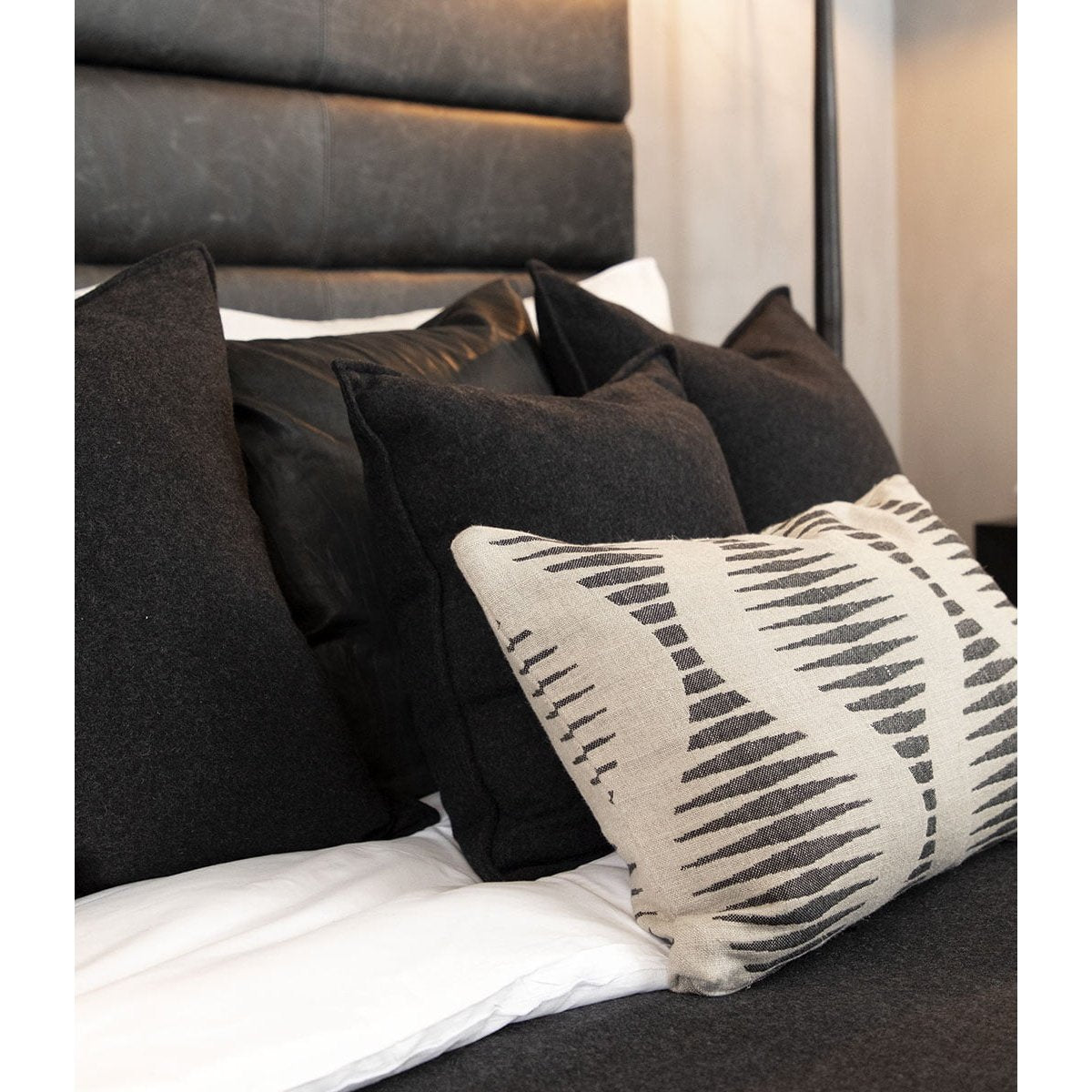 DANILO LINEN/BLACK Putetrekk Artwood Pute