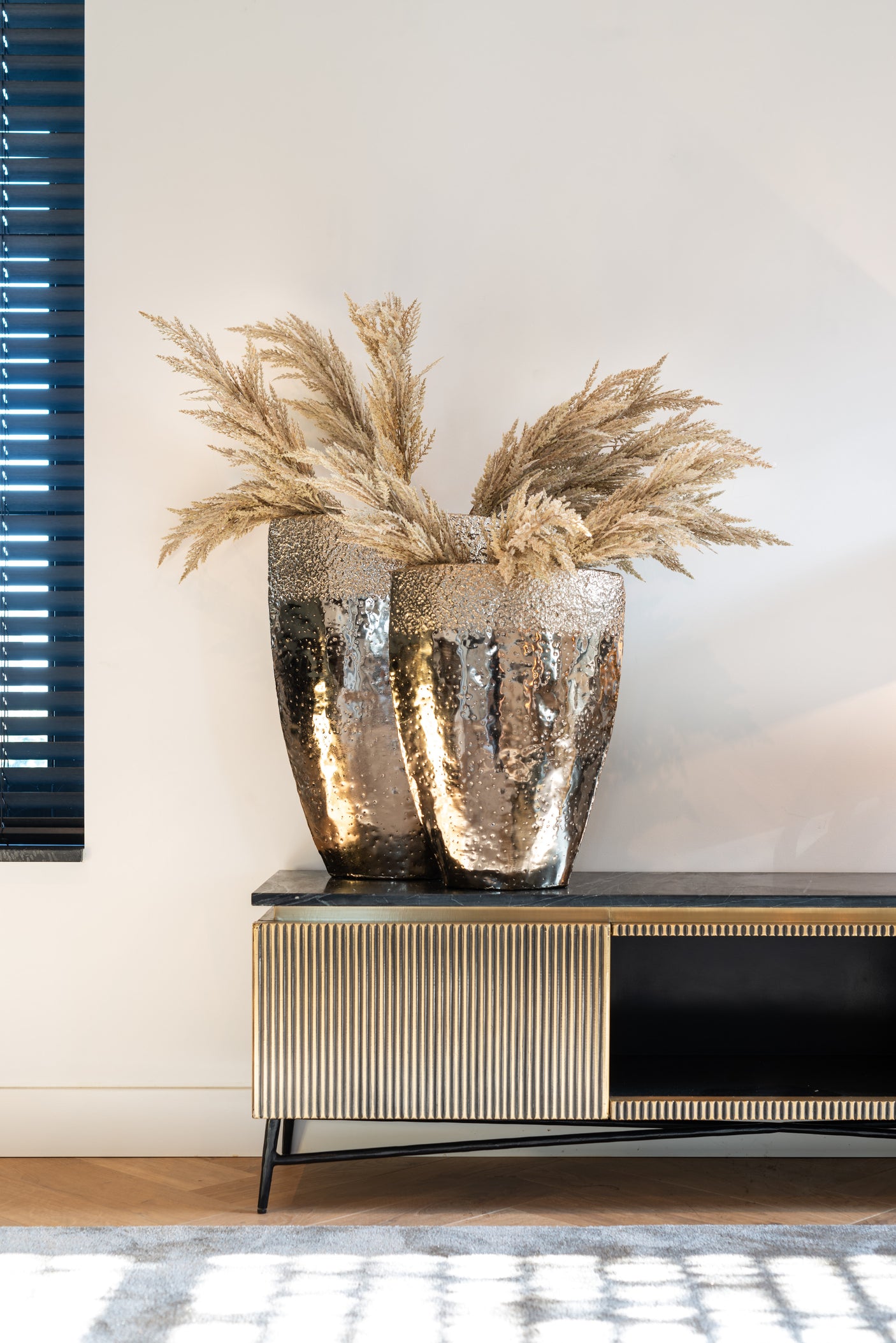 TV-benk Ironville gull Richmond Interiors TV-benk