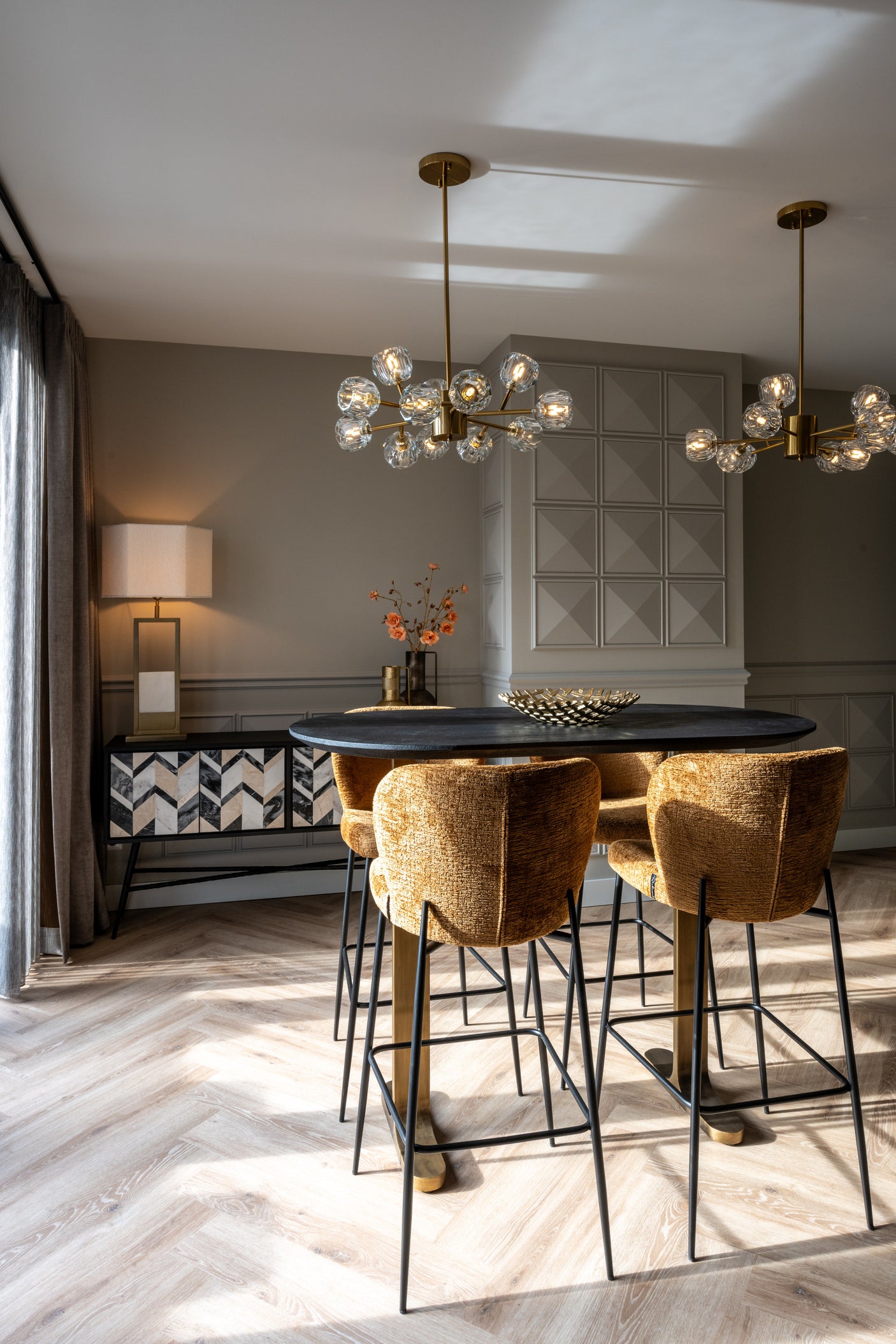 Barbord Revelin svart/gull 140 Richmond Interiors Barstol