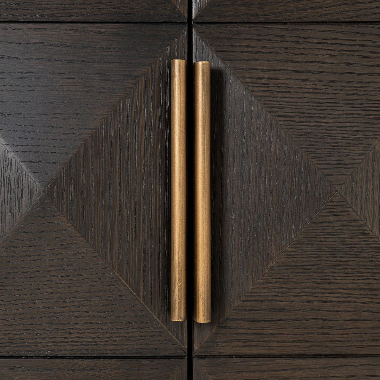 Sideboard Claremont brun 4-dører 2-hyller Richmond Interiors Skjenk