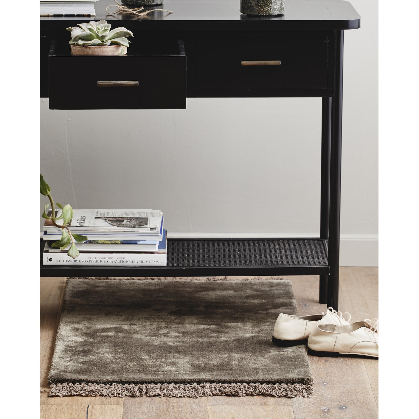 NOBLE tepper med frynser, 60x90 - varm grå Nordal CARPETS