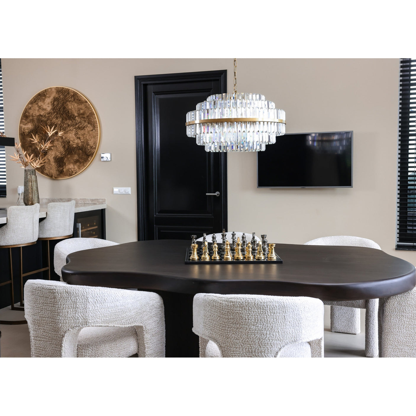 Dekorativt spill Saray svart/gull sjakkbrett Richmond Interiors Pynteartikler