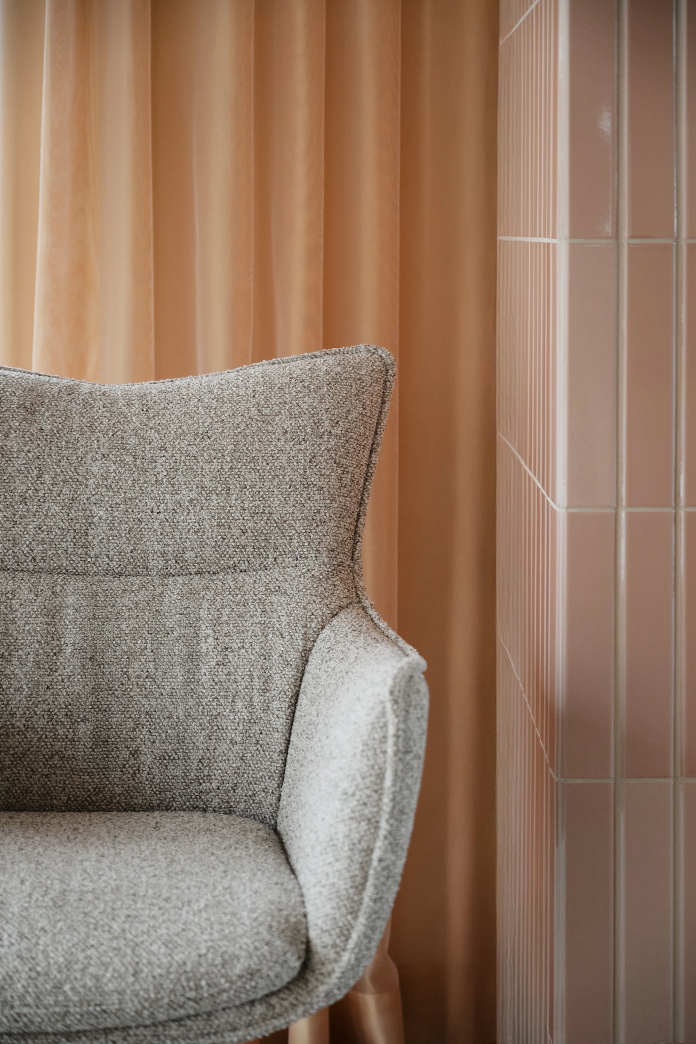 Fresno lenestol beige stoff/brun metallben Rowico Lenestol