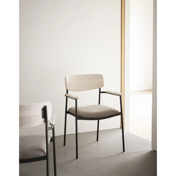 Maymont spisestol med armstøtte stablebar Rowico Spisestol