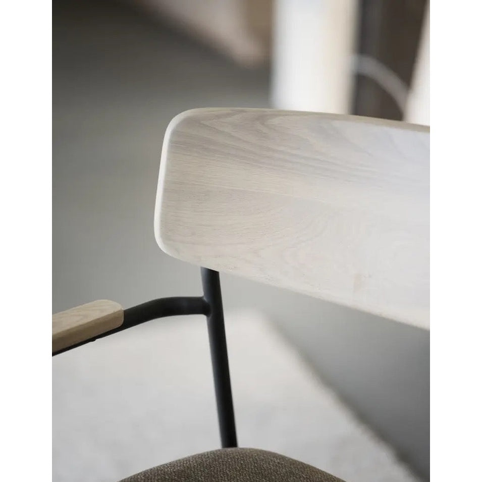 Maymont spisestol med armstøtte stablebar Rowico Spisestol