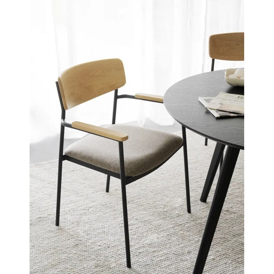 Maymont spisestol med armstøtte stablebar Rowico Spisestol