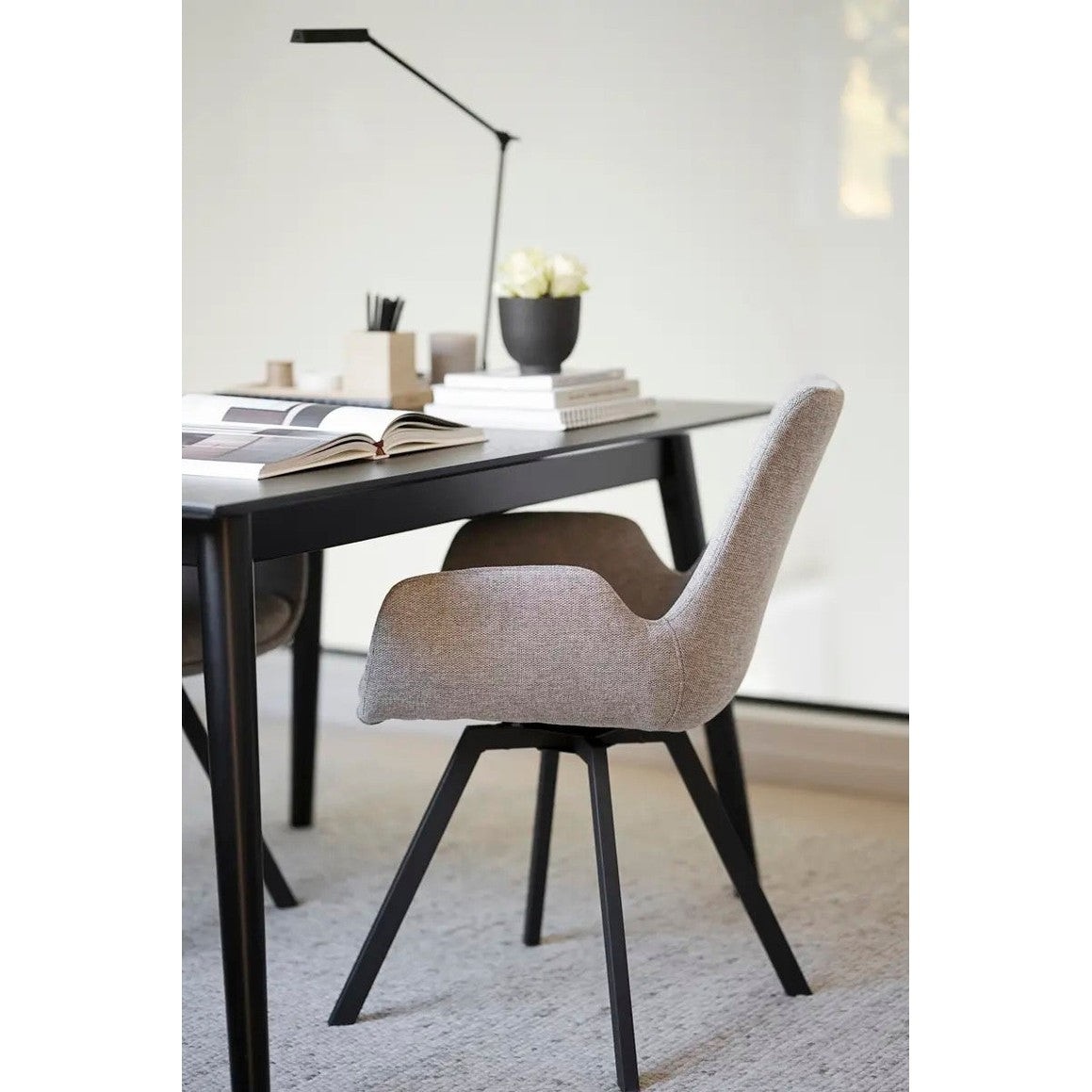 Norwell spisestol med armstøtte Rowico Spisestol