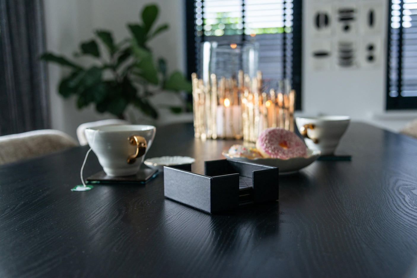 Vin- og baraccessory Yora svart Richmond Interiors Tilbehør