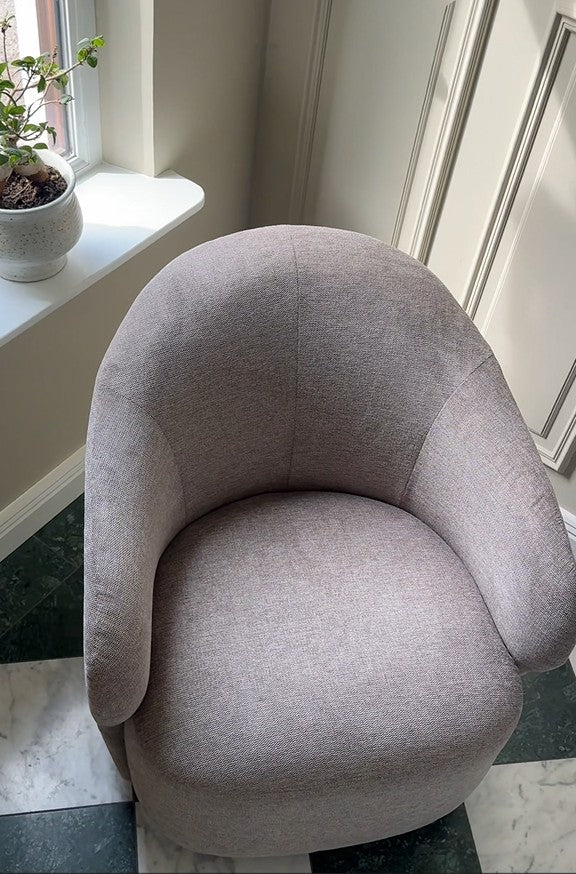 Chapeltown lounge chair beige fabric swivel Rowico Lenestol