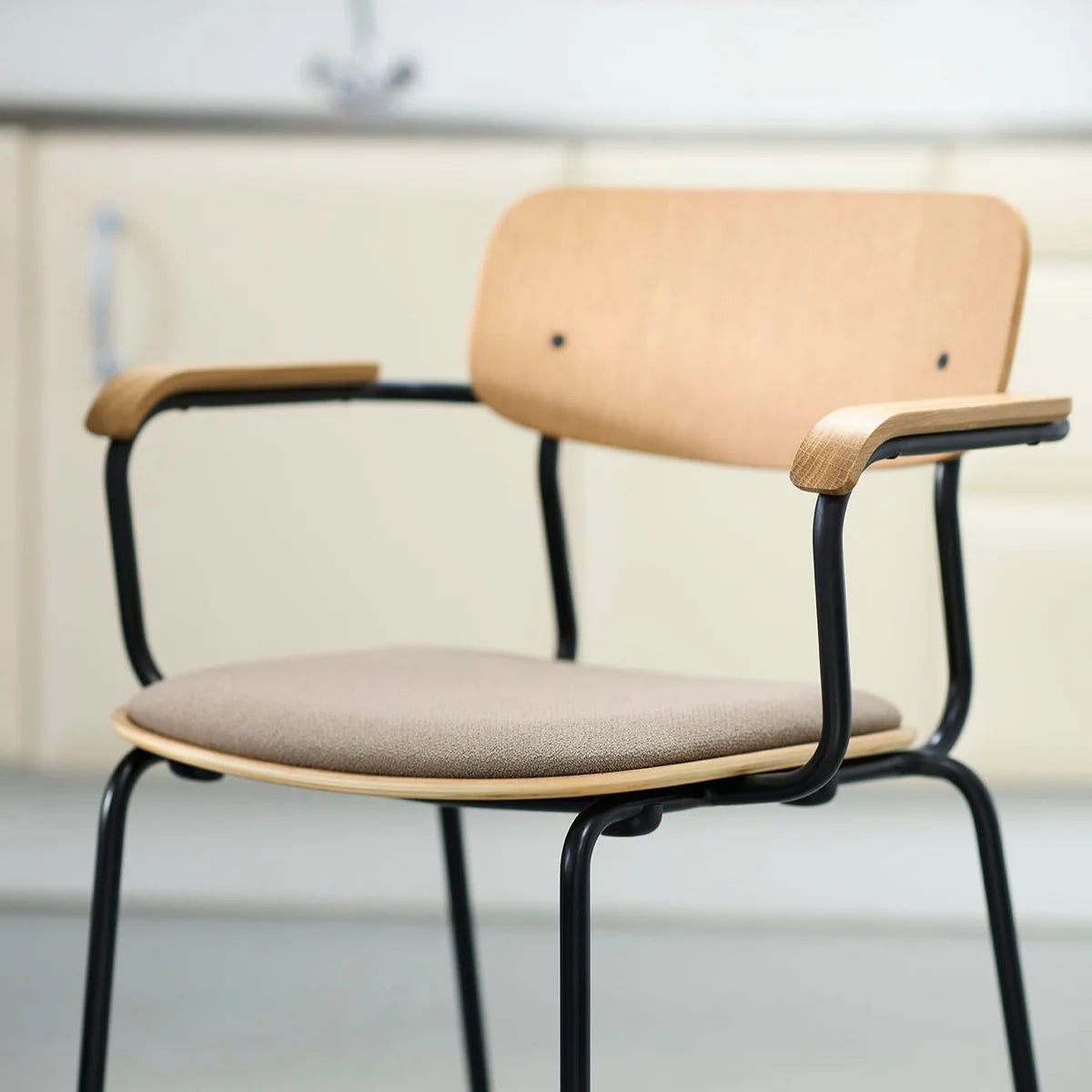 J183 - Holmen - Stable stol med armlener FDB Møbler Spisestol