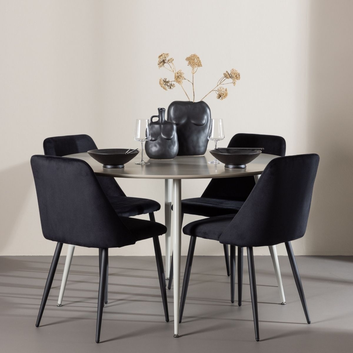 Plaza Dining Table with Night Dining Chair Venture Design Spisegruppe