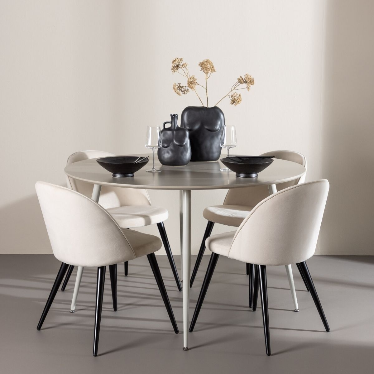 Plaza Dining Table with Velvet Dining Chair Venture Design Spisegruppe