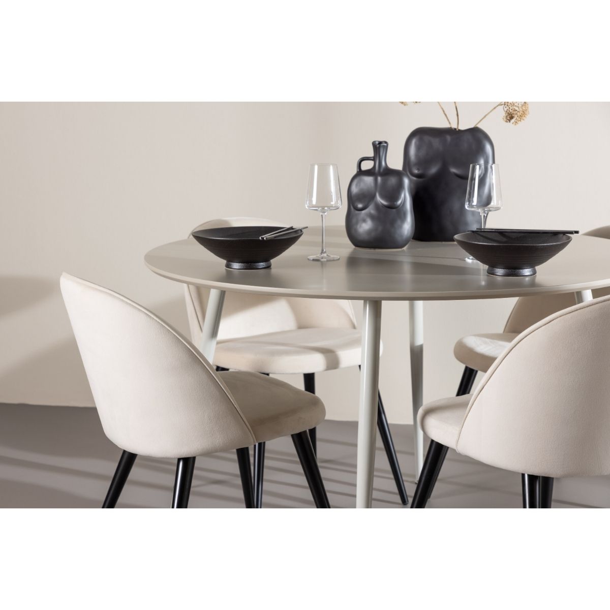Plaza Dining Table with Velvet Dining Chair Venture Design Spisegruppe
