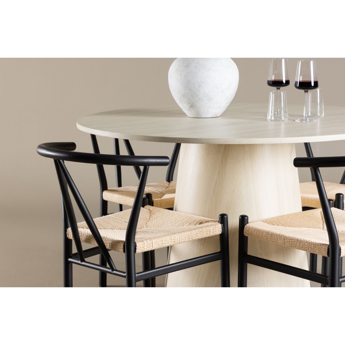Lanzo Dining Table with Alfons Dining Chair Venture Design Spisegruppe
