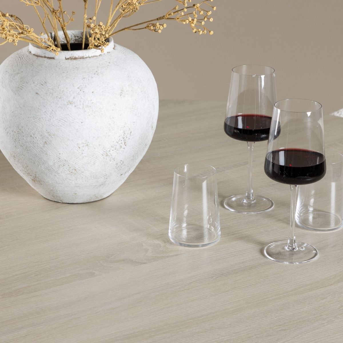 Lanzo Dining Table with Agnes Dining Chair Venture Design Spisegruppe