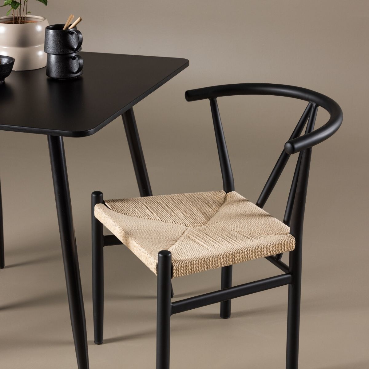 Polar Dining Table with Alfons Dining Chair Venture Design Spisegruppe