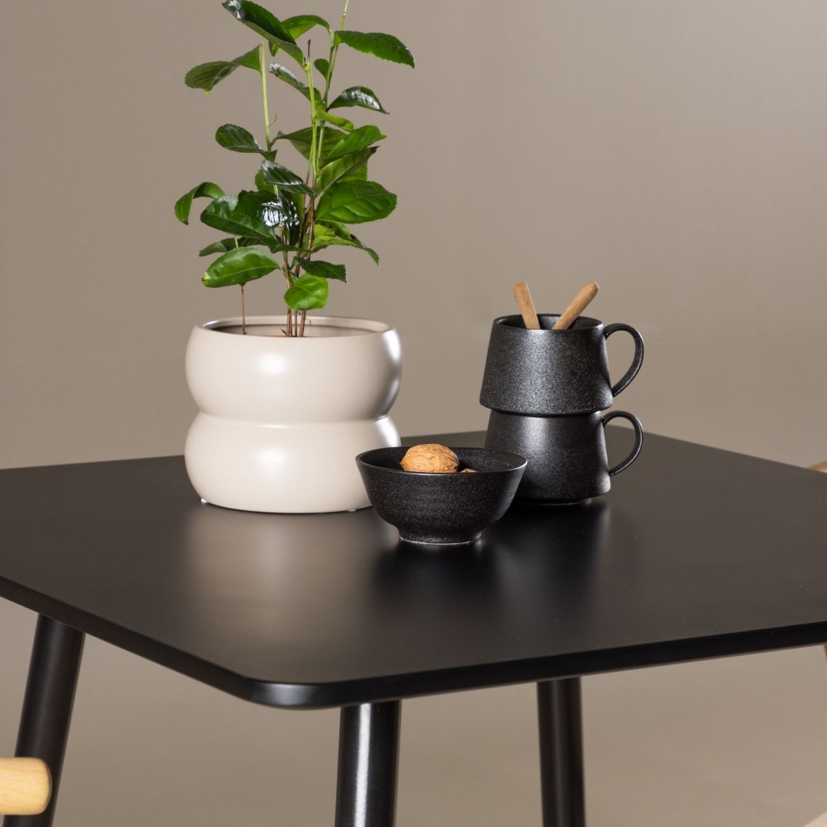Polar Dining Table with Alfons Dining Chair Venture Design Spisegruppe