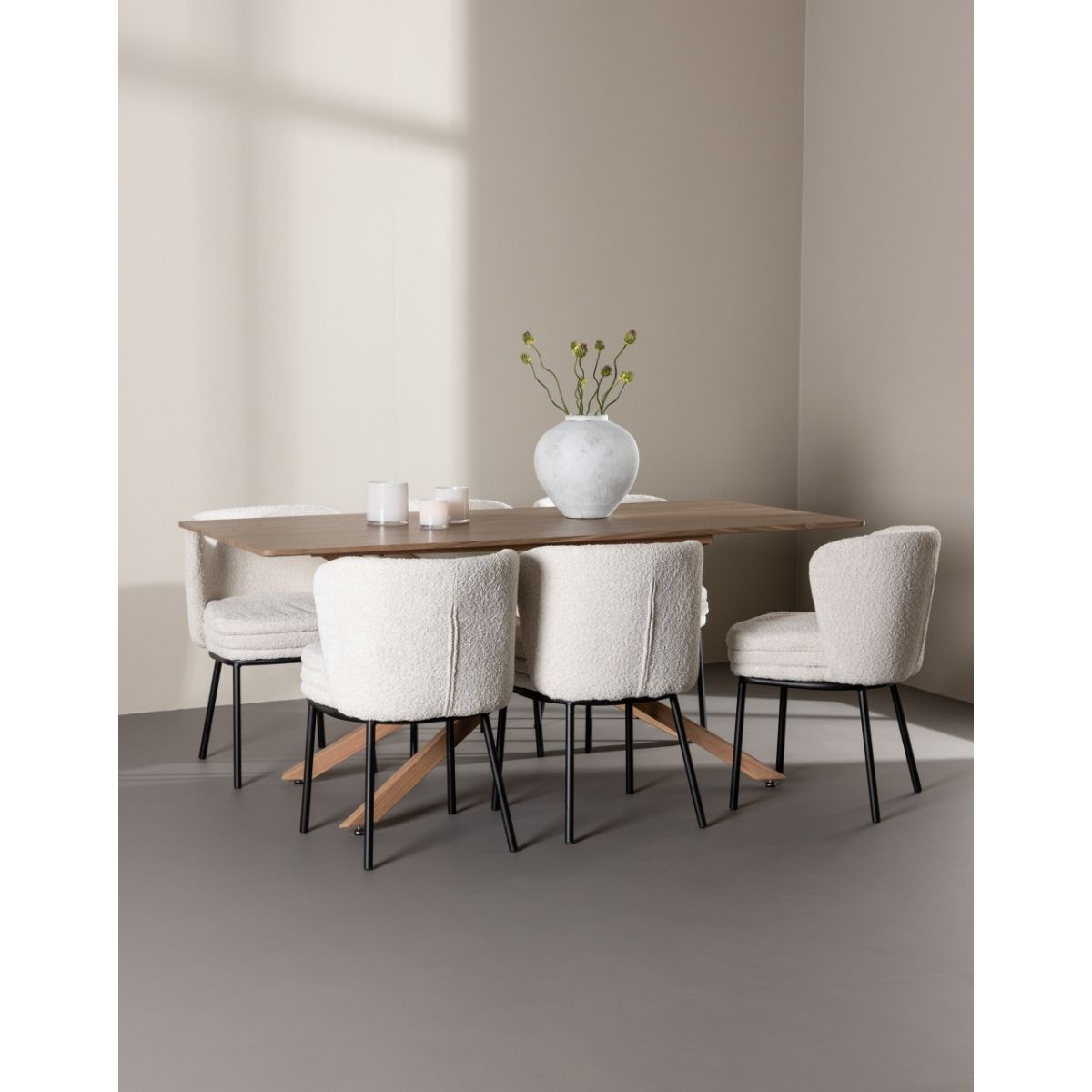 Piazza Dining Table with Agnes Dining Chair Venture Design Spisegruppe