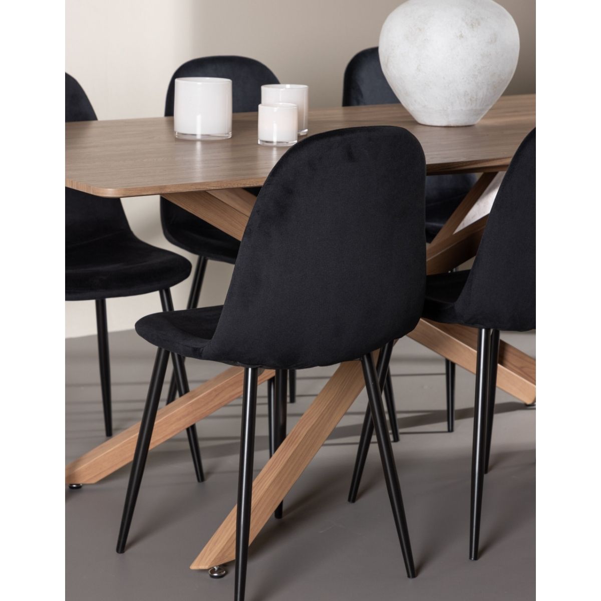 Piazza Dining Table with Polar Dining Chair