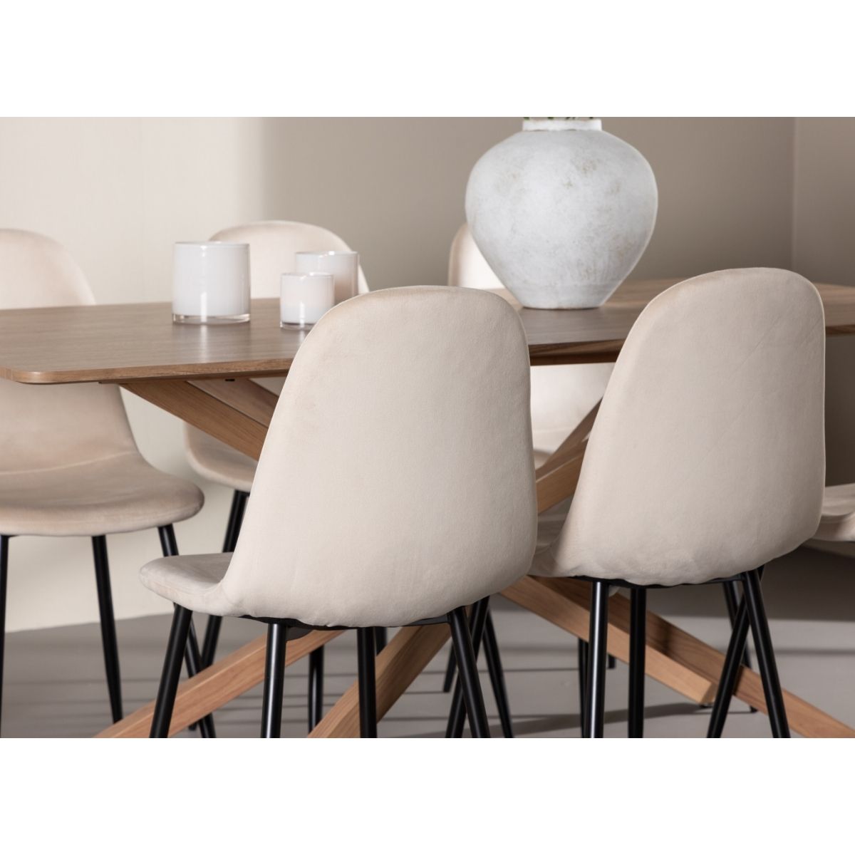 Piazza Dining Table with Polar Dining Chair Venture Design Spisegruppe
