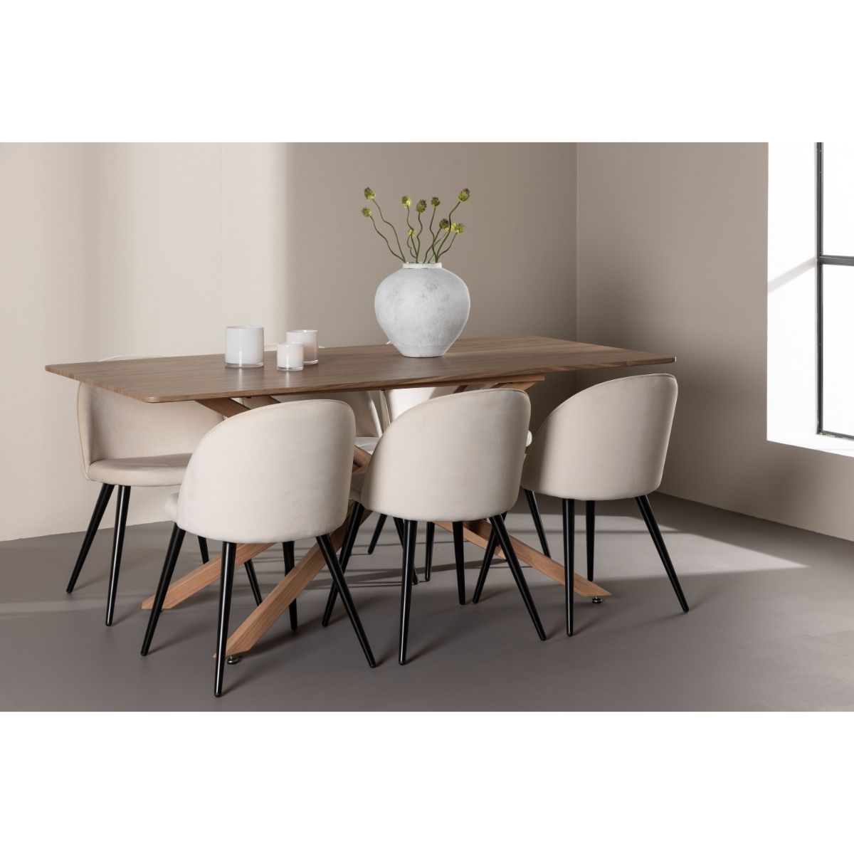 Piazza Dining Table with Velvet Dining Chair Venture Design Spisegruppe