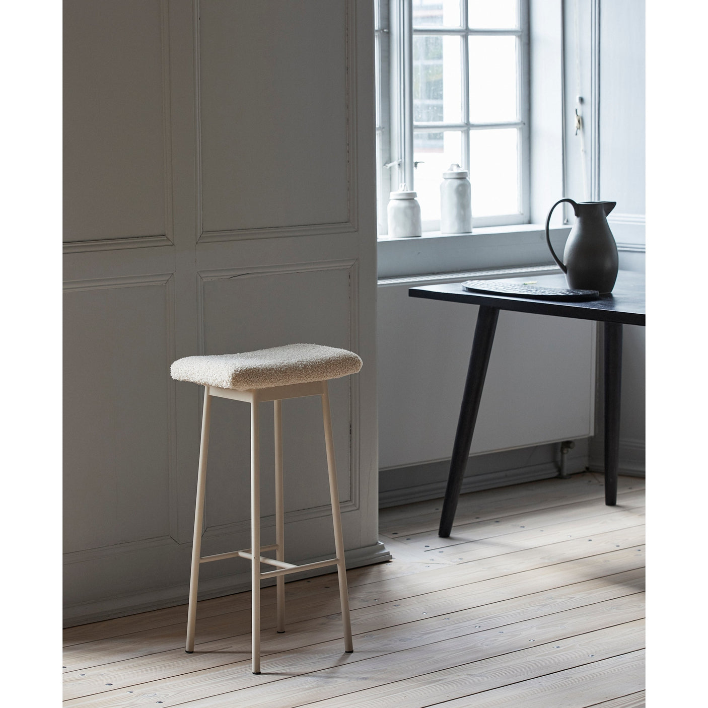 ZALA barstol med imitert lammekjøtt - beige Nordal STOOLS